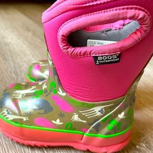 Bogs toddler pink and animals designs waterproof boots size 6